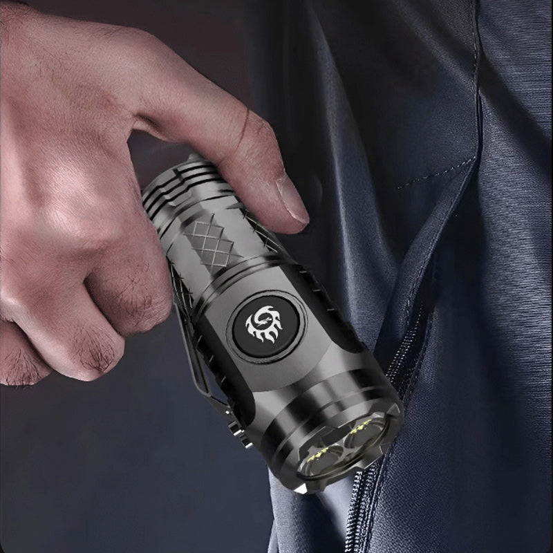 NanoLume™ | Deutsche Präzision, Daumengröße, 1000 Meter Beleuchtung.