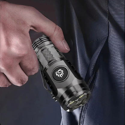 NanoLume™ | Deutsche Präzision, Daumengröße, 1000 Meter Beleuchtung.
